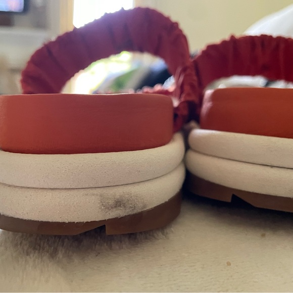 Sorel orange sandals. Size 10. New w/o box - Picture 3 of 4